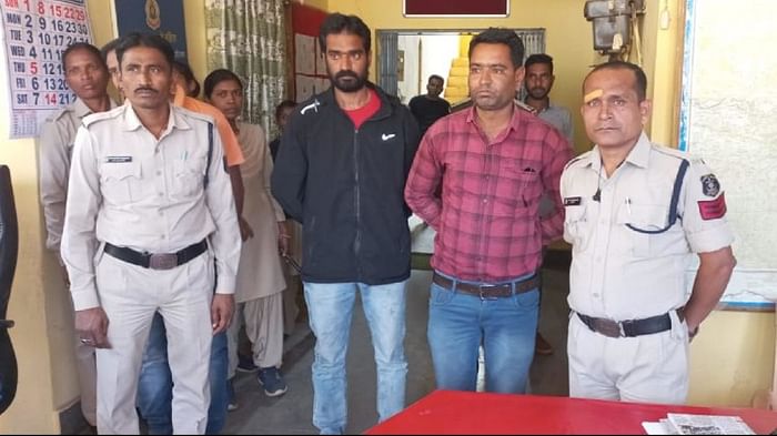 पैतृक गांव से ढूंंढकर लाई पुलिस।