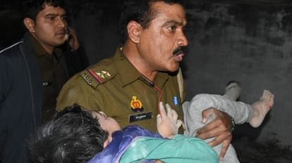 Lucknow: A five-storey building collapsed in Hazratganj, digging was going on in the ground floor parking lot, more than 50 were buried, many died The child was evacuated after the accident