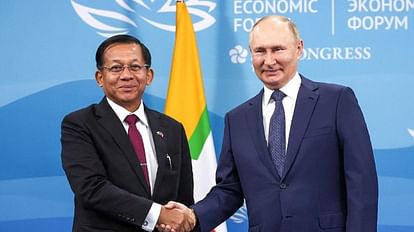Myanmar junta chief Min Aung Hlaing with Russian President Vladimir Putin