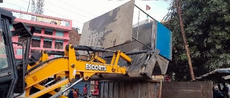 Bulldozer thundered on track shopkeepers
