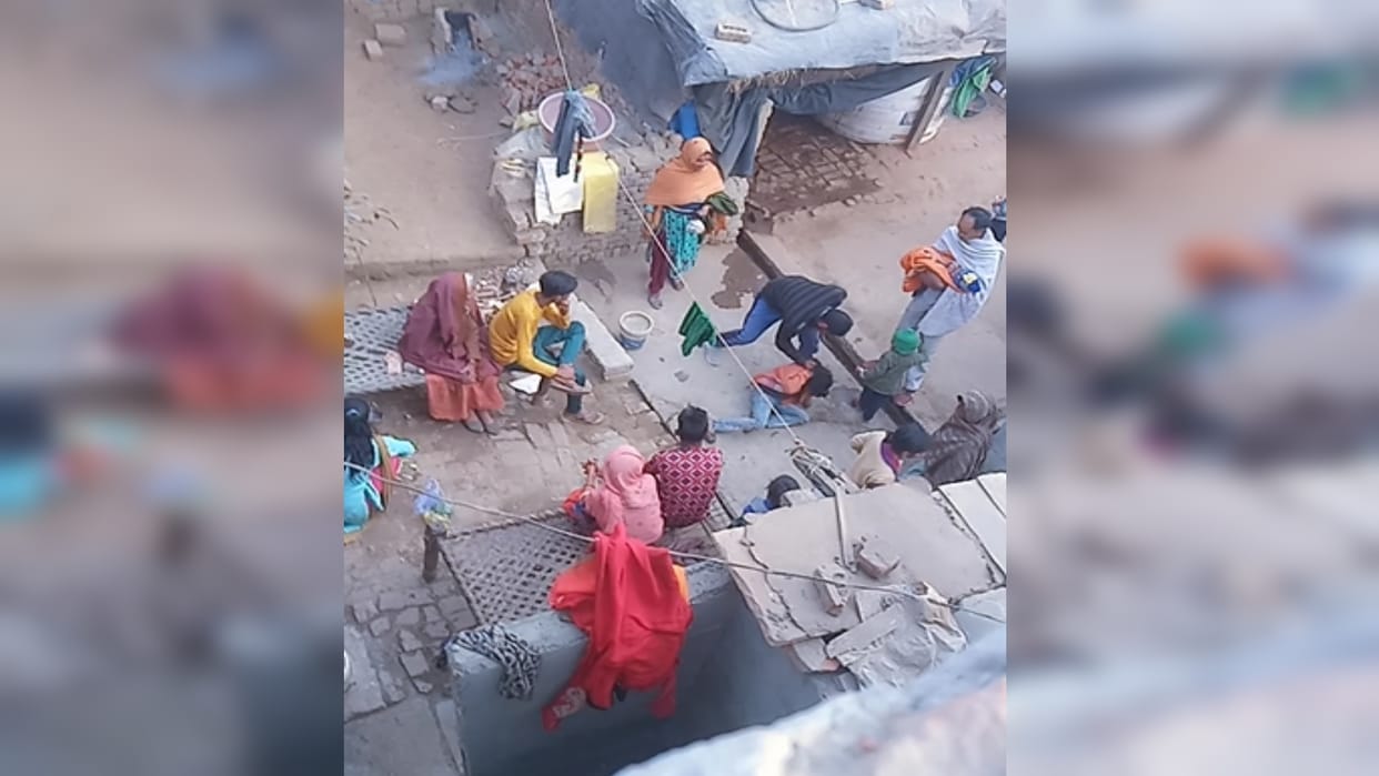 Baghpat News: Step father brutally beating ten year old daughter,girl kept begging