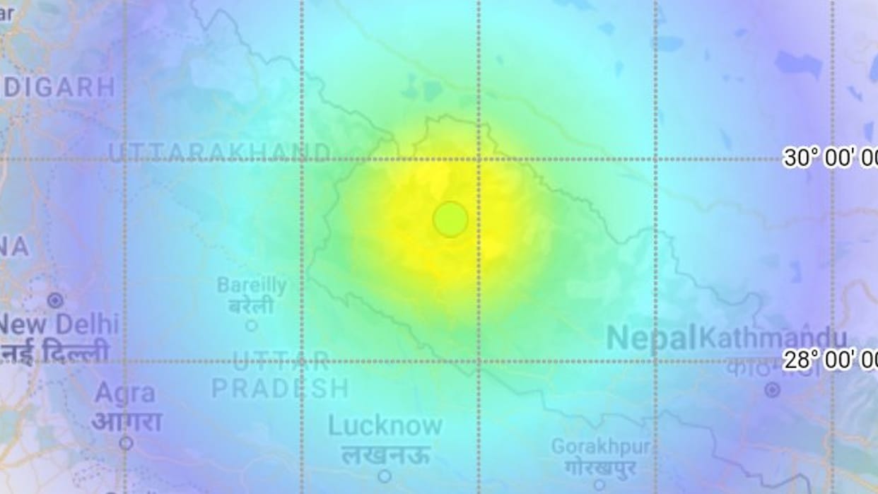 Earthquake tremors felt in Kasganj people panicked came out of the house