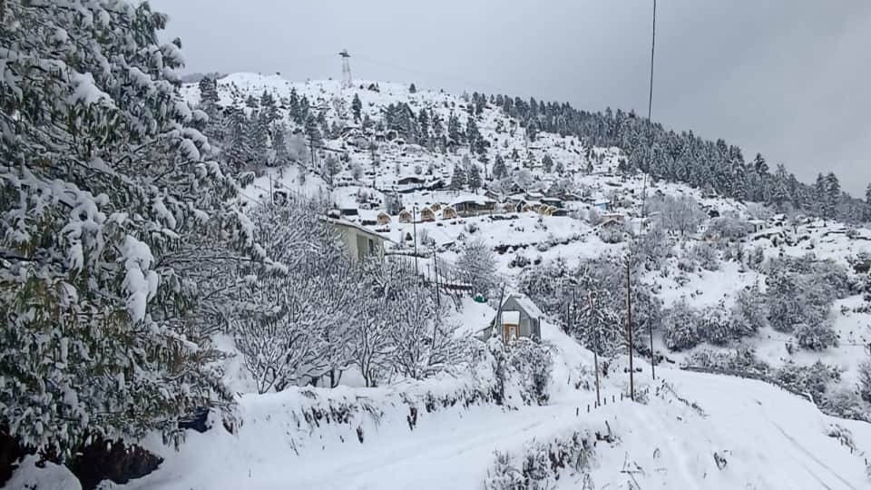 Joshimath Disaster Affected Auli Tourism Even Heavy Snowfall Tourist cancelled Booking