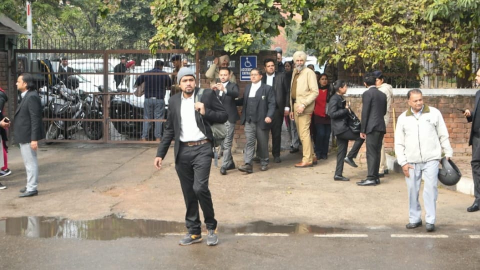 Chandigarh District court vacated due to bomb threat search operation underway
