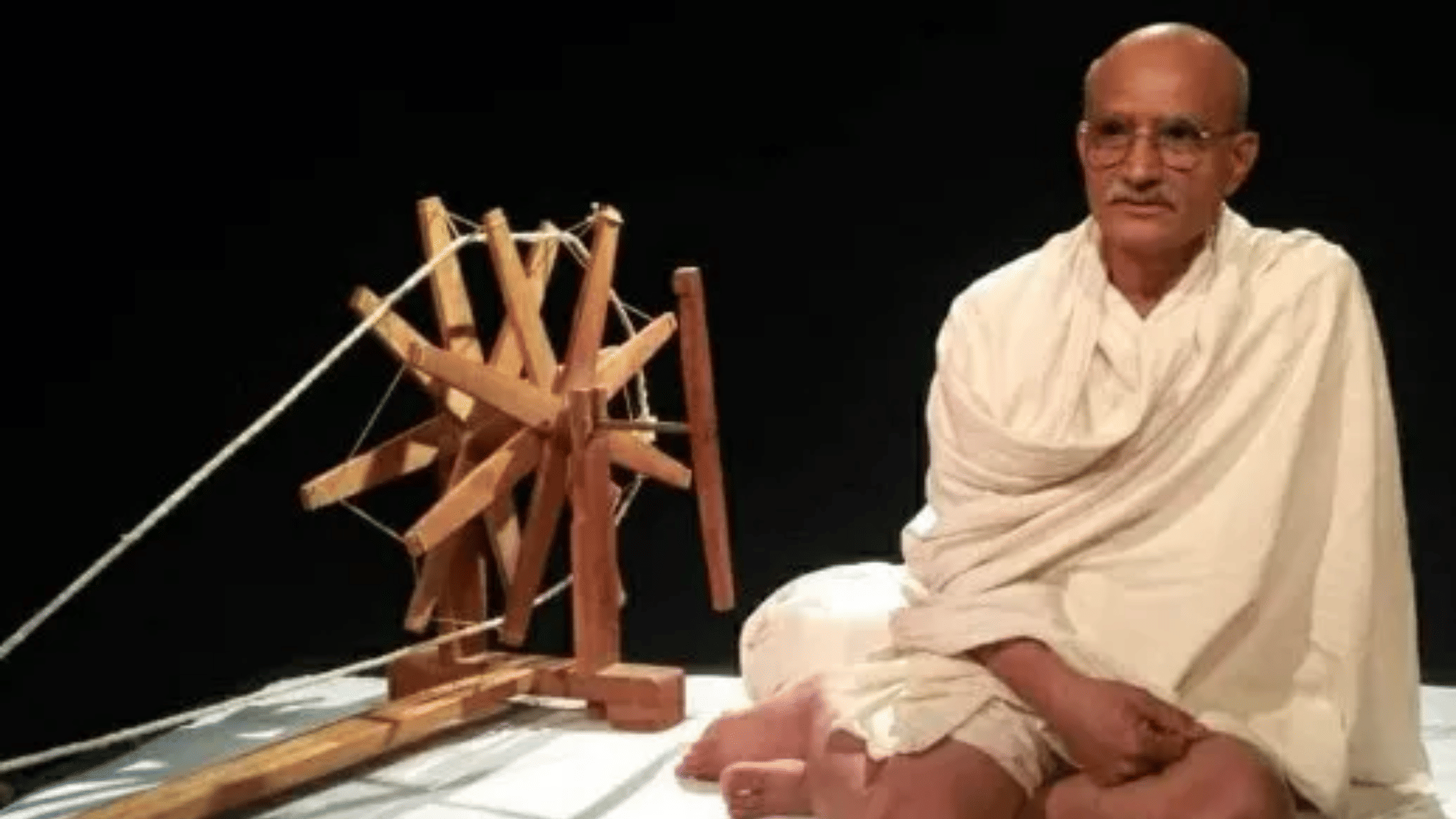 Gandhi Godse-Ek Yudh Box Office Prediction Tanisha Santoshi starrer film day 1 collection Rajkumar Santoshi