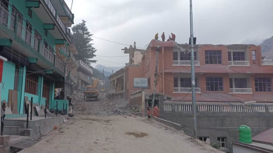 Joshimath Is Sinking model prefabricated huts Making and Hotels dismantle work continue All Update