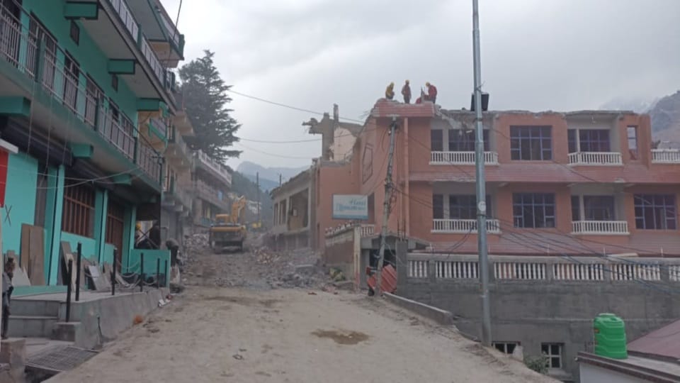 Joshimath Is Sinking model prefabricated huts Making and Hotels dismantle work continue All Update