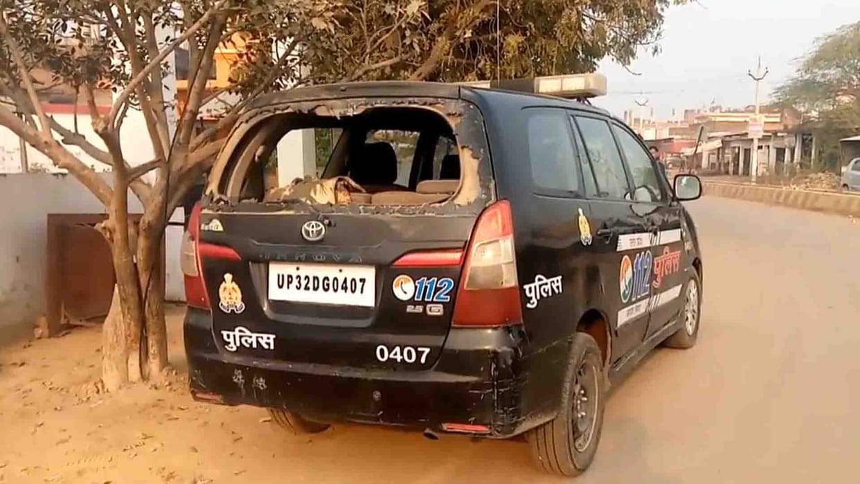 Ghatampur: Stones pelted on the police who reached the information of dispute