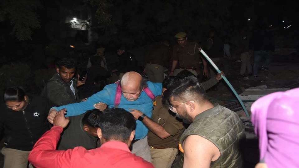 Lucknow Building collapses on Wazir Hasan Road