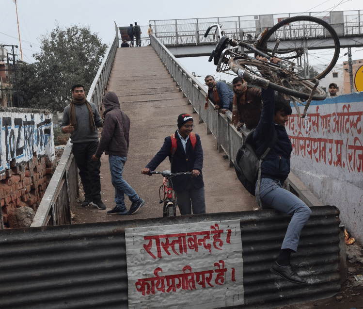 Repair of railway foot bridge started in Aligarh