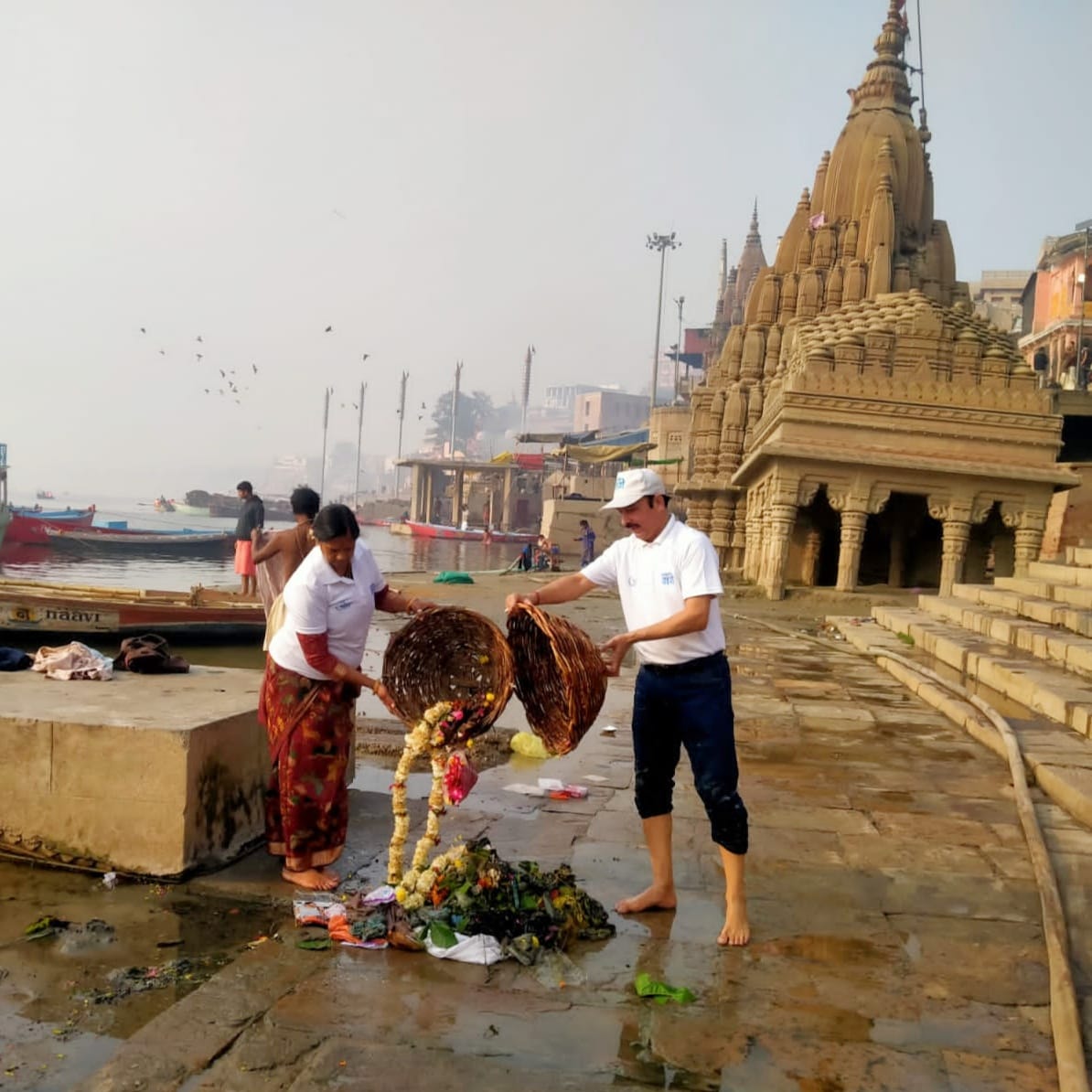 Cleanliness campaign of Namami Gange: Cleanliness awakened at Manikarnika Ghat Chakra Pushkarini Kund cleaned