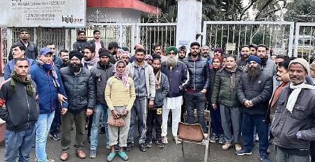 Farmers kept the mill gate closed, agreement made after talks