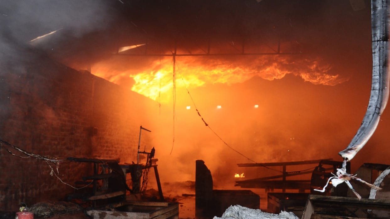 Fierce fire in furniture factory goods worth lakhs burnt to ashes, creating chaos