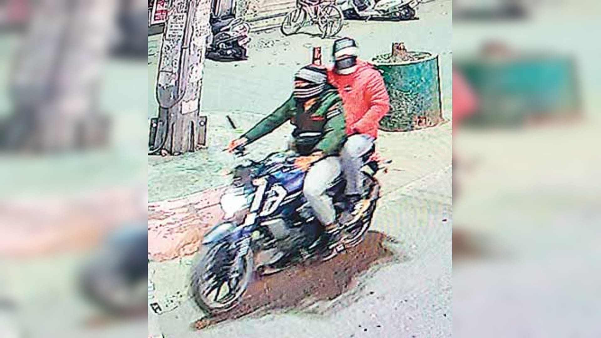 Meerut: Bike riders became robbers in the well of death