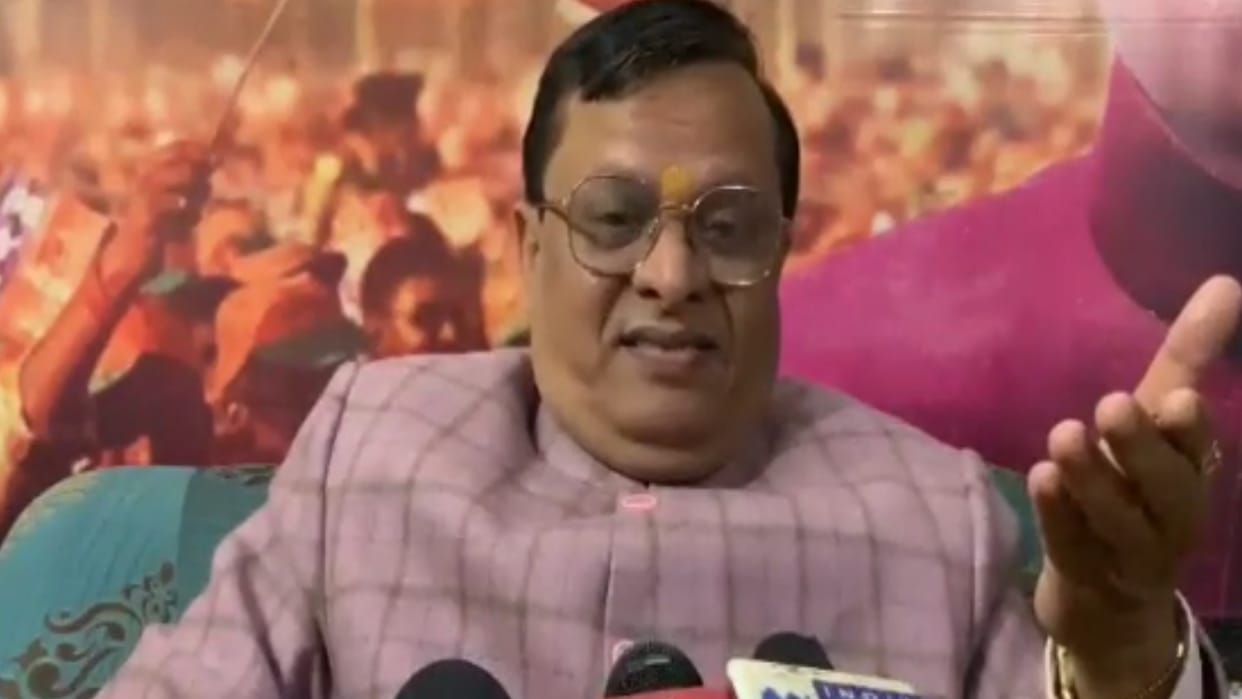 UP: BJP leader Vineet Sharda, furious over the comment on Ramcharitmanas, called Swami Prasad Maurya a worm