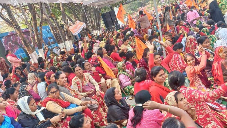 anganwadi workers protest in indore