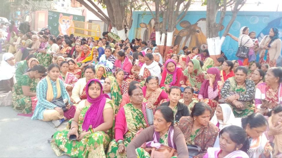 anganwadi workers protest in indore