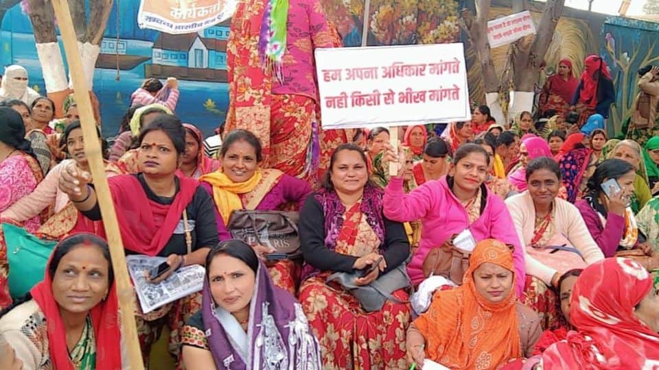 anganwadi workers protest in indore