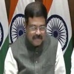 केंद्रीय शिक्षा मंत्री धर्मेंद्र प्रधान और इलेक्ट्रॉनिक व आईटी मंत्री अश्विनी वैष्णव।