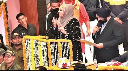 MCD: New corporators took oath in Bhojpuri, Sanskrit and Haryanvi also, the process of English started with Rafia Rafia...
