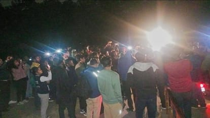 जेएनयू कैंपस में छात्रों का प्रदर्शन