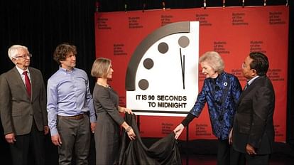 Doomsday clock: only 90 seconds left for midnight, signs of apocalypse due to war-climate change The Doomsday Clock now has only 90 seconds left until midnight.