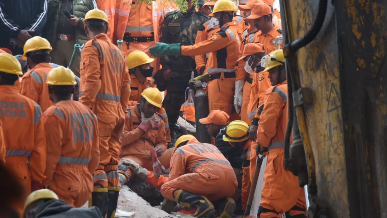 Rescue work continue in yazdan apartment collapse case.