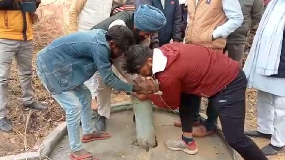 Alwar big scam handpump installed without boring people uprooted by hands viral video