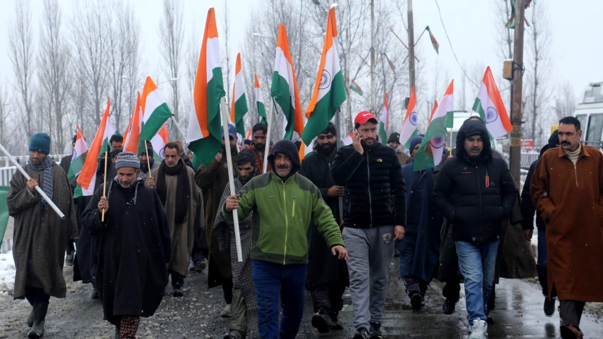 people held Tringa Rally On Srinagar Gulmarg road ahead of Republic day