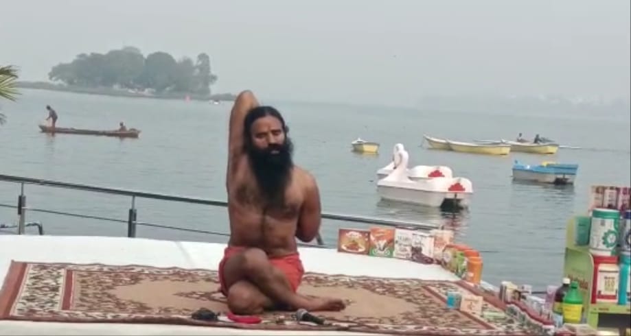 MP News: Baba Ramdev did yoga, cruise ride at Bhopal's Boat Club