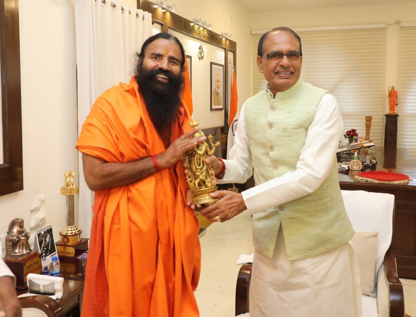 MP News: Baba Ramdev did yoga, cruise ride at Bhopal's Boat Club