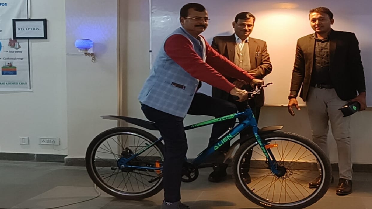 KIPM students made electric hybrid bicycle