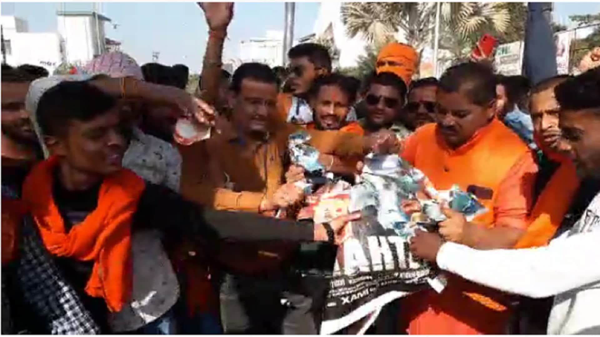 hindu organizations protest against pathan movie in chhattisgarh