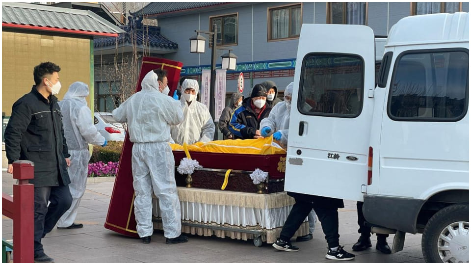 China Covid: Coffins demand increased due to the surge in deaths due to corona News in Hindi