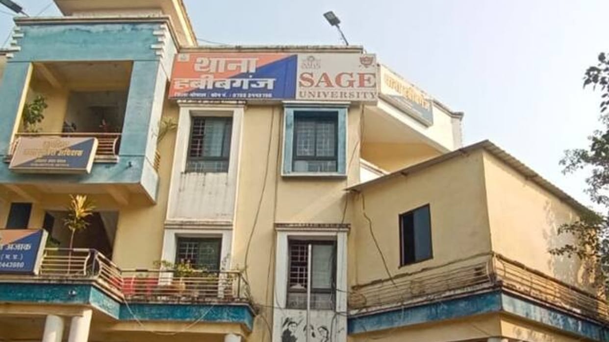 A teenager committed suicide by hanging himself in Shyam Nagar Bhopal Madhya Pradesh news