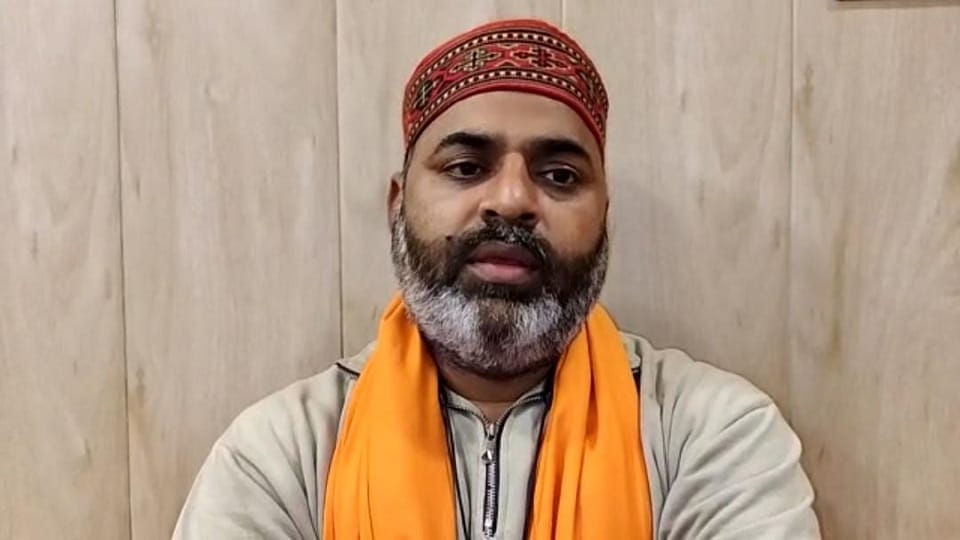 Swami Prasad treated by a psychiatrist National spokesperson of Hindu Mahasabha advised