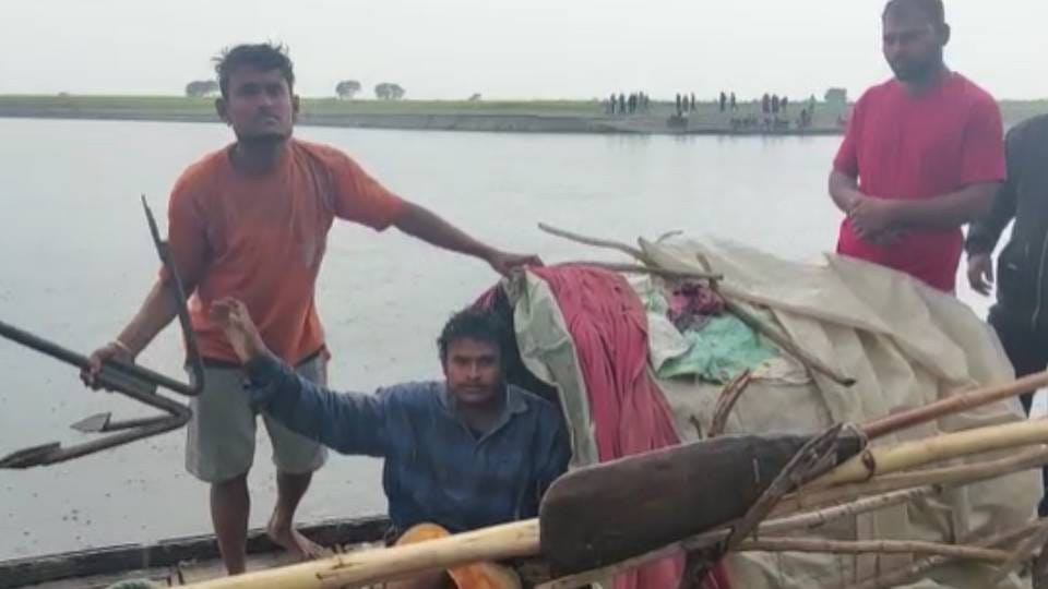 car of missing manager has been found in Yamuna who had gone to attend wedding five days ago in Agra