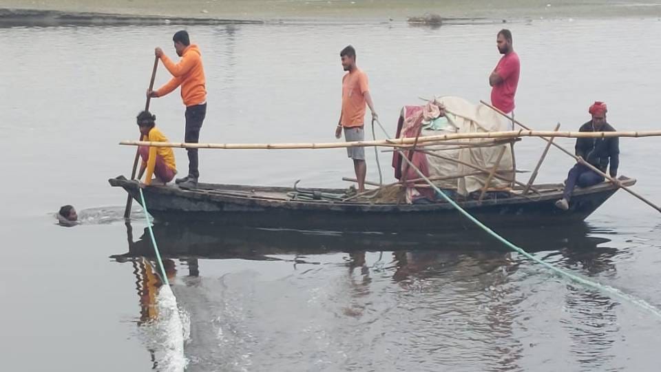 car of missing manager has been found in Yamuna who had gone to attend wedding five days ago in Agra