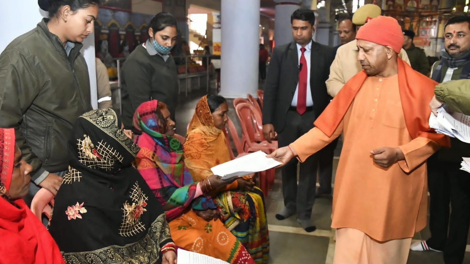 Chief Minister Yogi Adityanath listened to complaint in janta darbar Gorakhpur