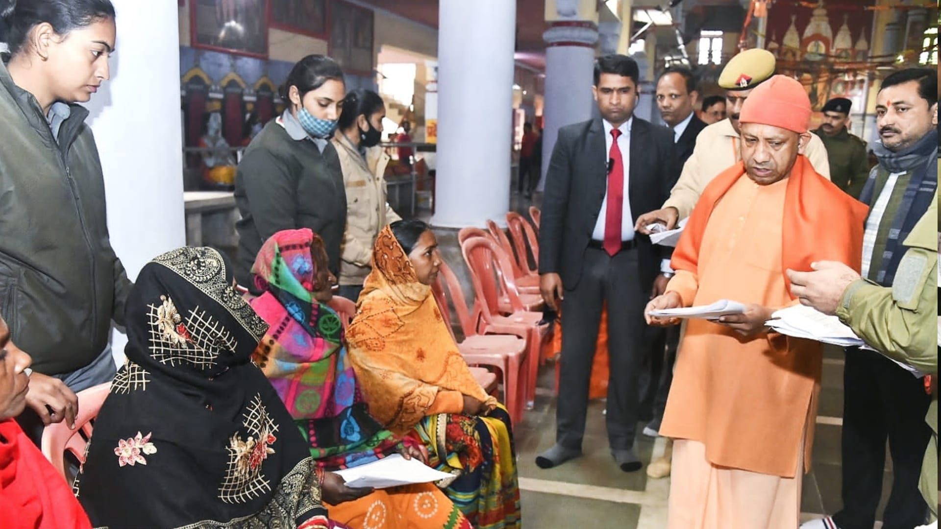 Chief Minister Yogi Adityanath listened to complaint in janta darbar Gorakhpur
