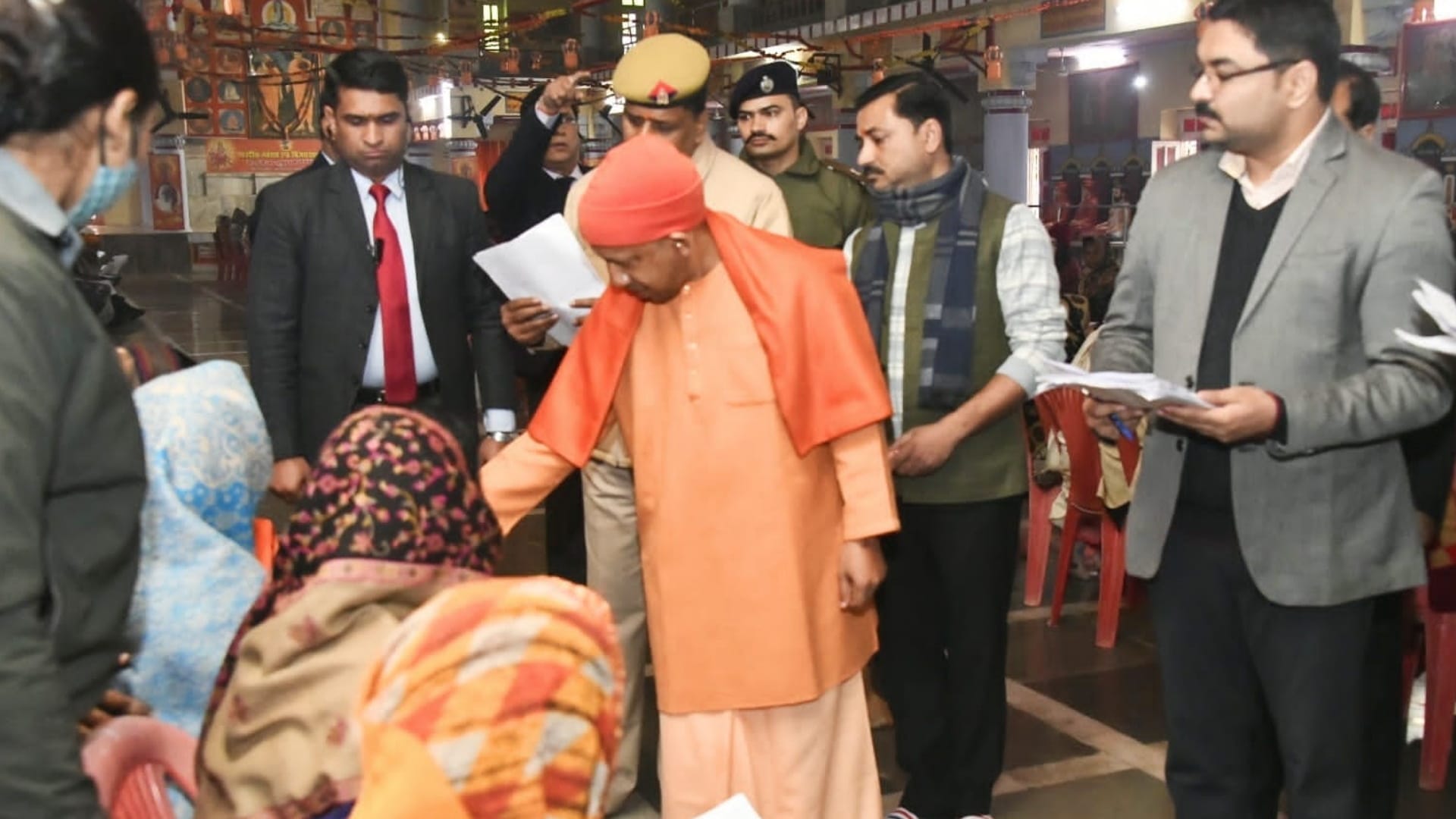 Chief Minister Yogi Adityanath listened to complaint in janta darbar Gorakhpur