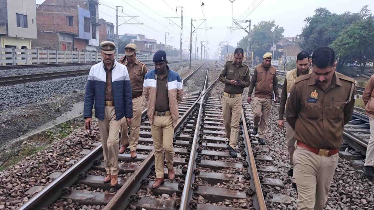 Auraiya: Young man and woman died after being cut off from Gorakhdham Express