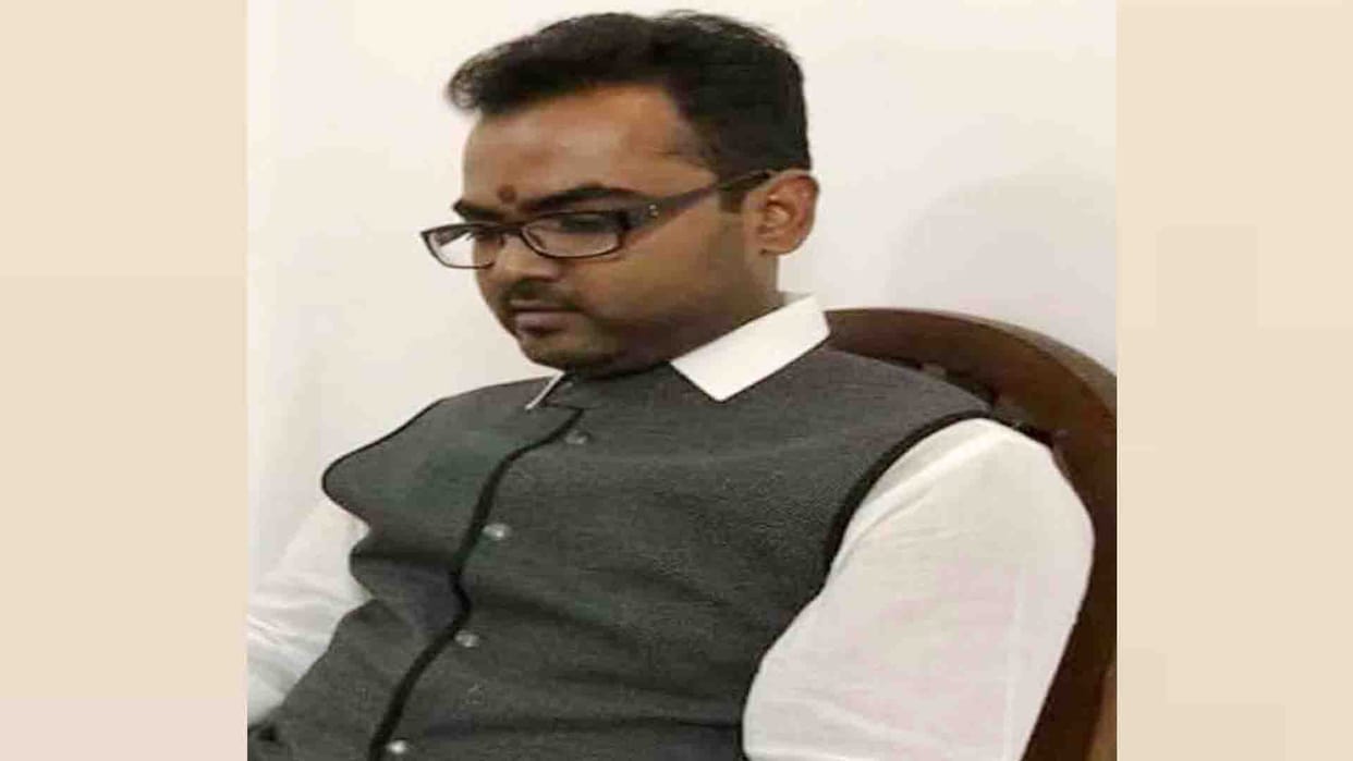 Banda: Demand to file a case against SP leader Brajesh who commented on the chaupai of Ramcharitmanas