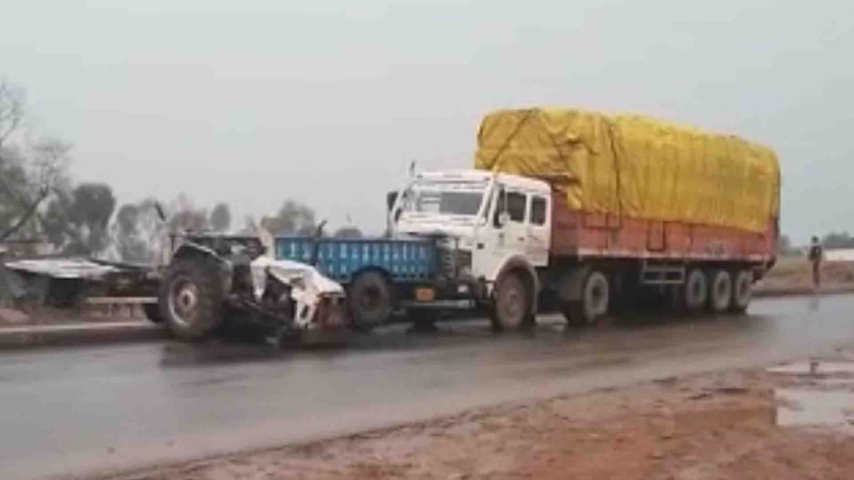 Hardoi Accident: Two Died and one injured in road accident on highway