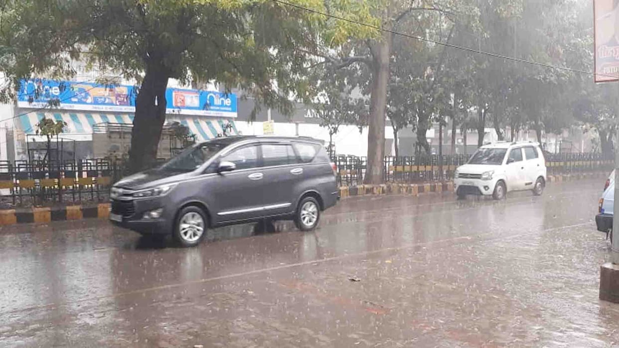 Kanpur Weather News: Weather changed again, rain in Kanpur