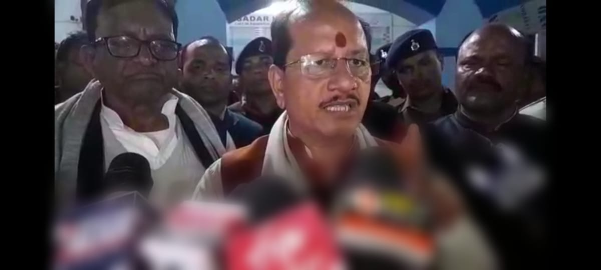 Leader of the opposition reached Siwan and saw that the patients had actually been driven away… said a lot in