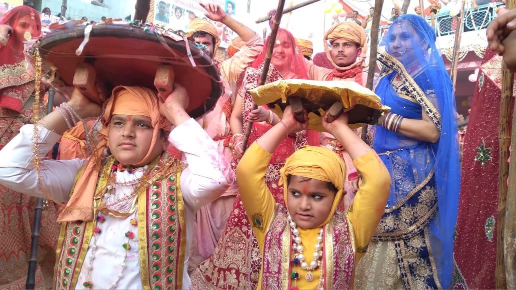 Mathura: Today the Danda of Phag Festival will be made, the wind of Holi will flow in Barsana