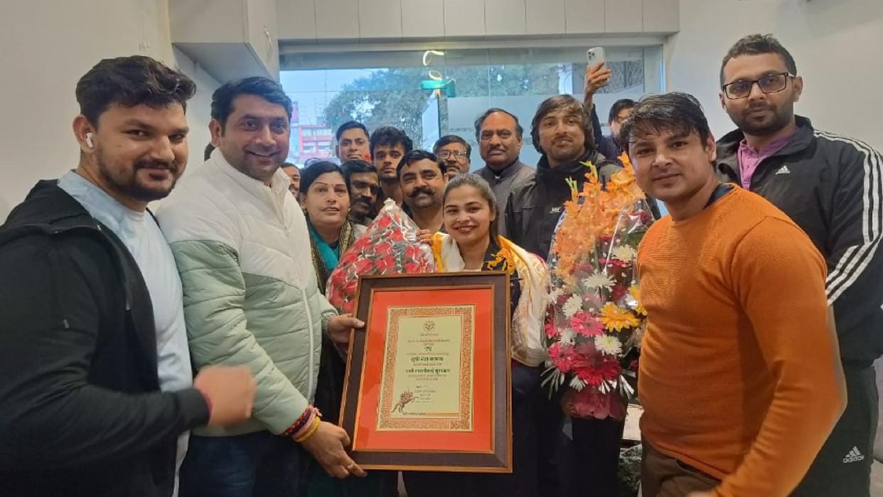Vushu with Rani Laxmibai Award in Lucknow, Minister Somendra Tomar congratulates Neha Kashyap