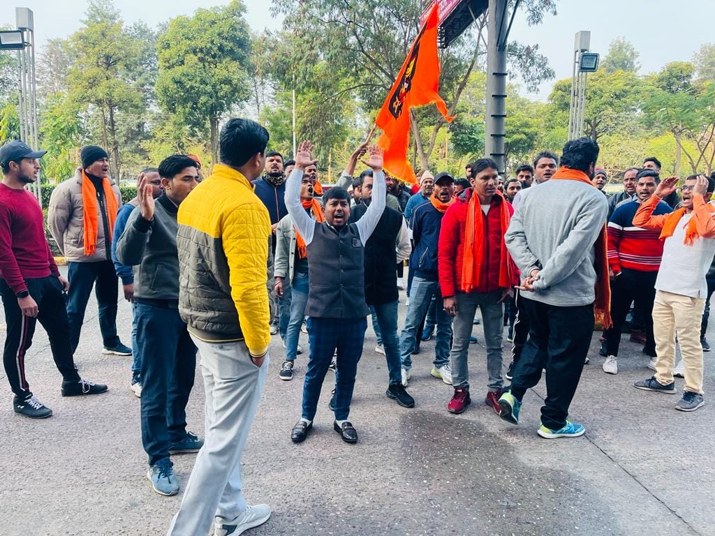 Shahrukh Khan Pathaan Movie release Today Protest in all over Uttarakhand