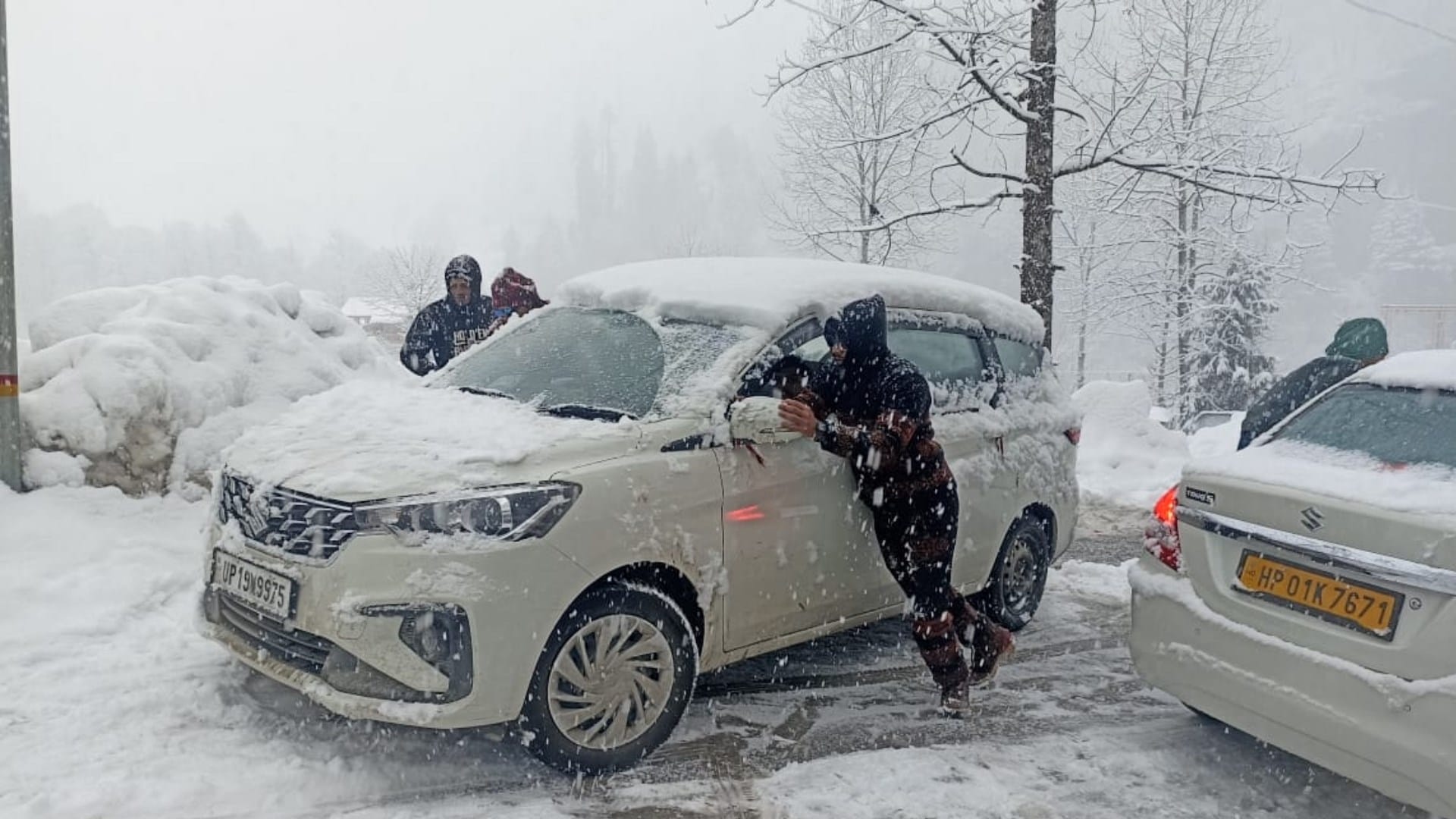 Snowfall In Himachal Prdaesh 262 Road Blocked 889 Power Transformer and 29 Water Supply Schemes Disrupted